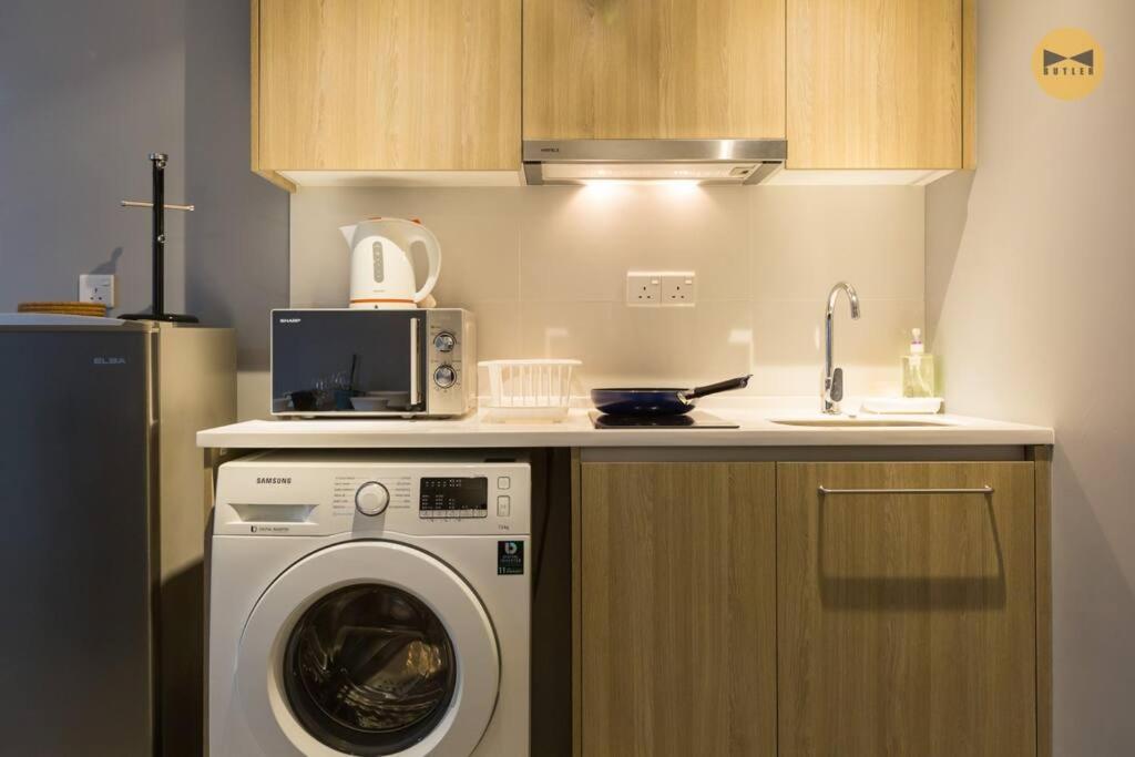 Seaview Sunrise 1br At Tropicana 218 At Location & Food Hunt Friendly Apartment George Town