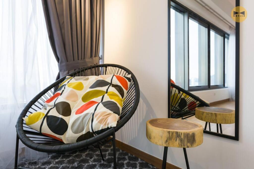 Seaview Sunrise 1br At Tropicana 218 At Location & Food Hunt Friendly Apartment *