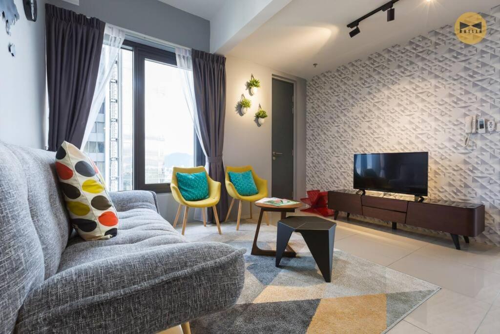 Apartment Seaview Sunrise 1br At Tropicana 218 At Location & Food Hunt Friendly George Town