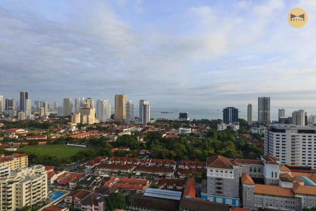 Seaview Sunrise 1br At Tropicana 218 At Location & Food Hunt Friendly *