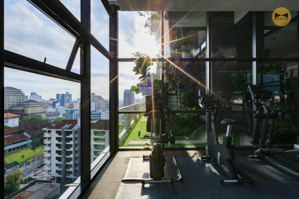 Seaview Sunrise 1br At Tropicana 218 At Location & Food Hunt Friendly *