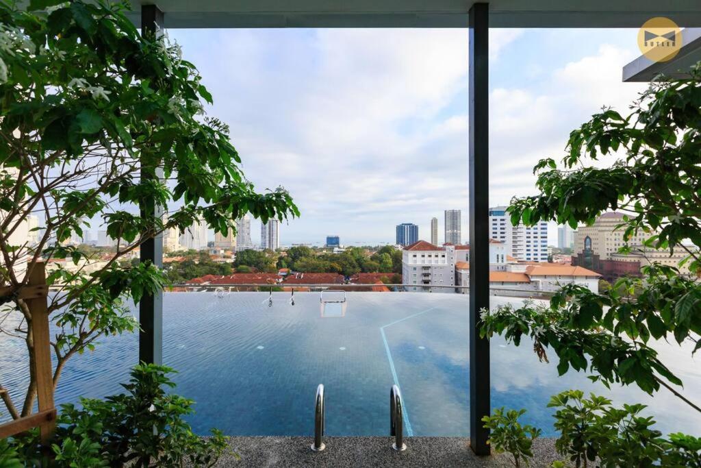 Seaview Sunrise 1br At Tropicana 218 At Location & Food Hunt Friendly Apartment *