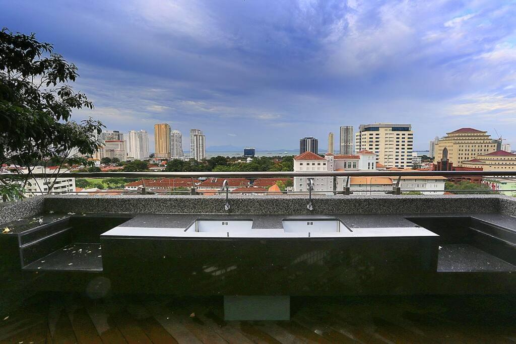 Apartment Seaview Sunrise 1br At Tropicana 218 At Location & Food Hunt Friendly *