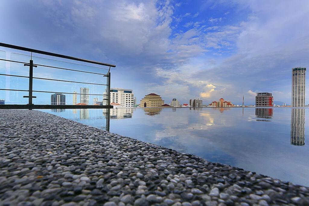 Apartment Seaview Sunrise 1br At Tropicana 218 At Location & Food Hunt Friendly George Town