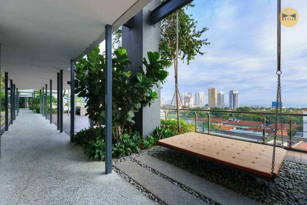 Seaview Sunrise 1br At Tropicana 218 At Location & Food Hunt Friendly * George Town