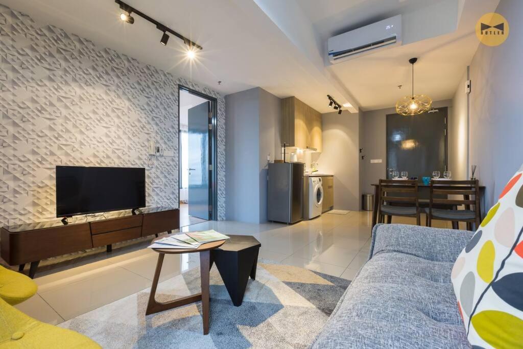 Seaview Sunrise 1br At Tropicana 218 At Location & Food Hunt Friendly Apartment *